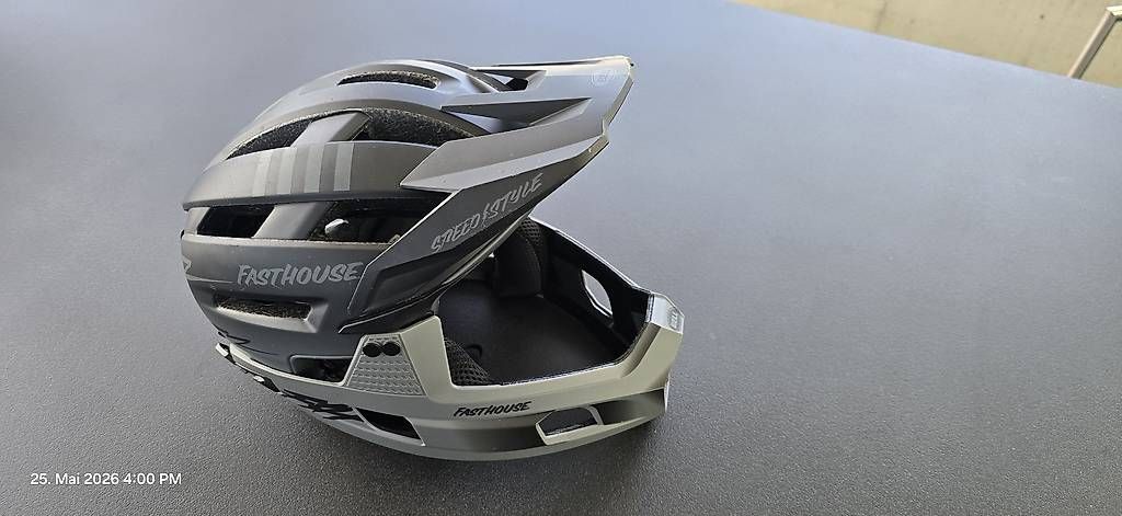 Helme: Bell Kinder /Jugend Helm mit Kinnschutz DH – Gebraucht aus Frasnacht von Sapollo 9