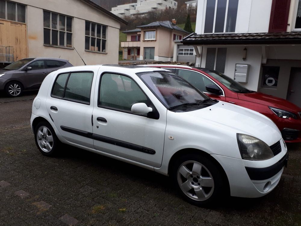 Renault Clio, mit MFK, 205700 km, Benziner, 8Fach Bereift