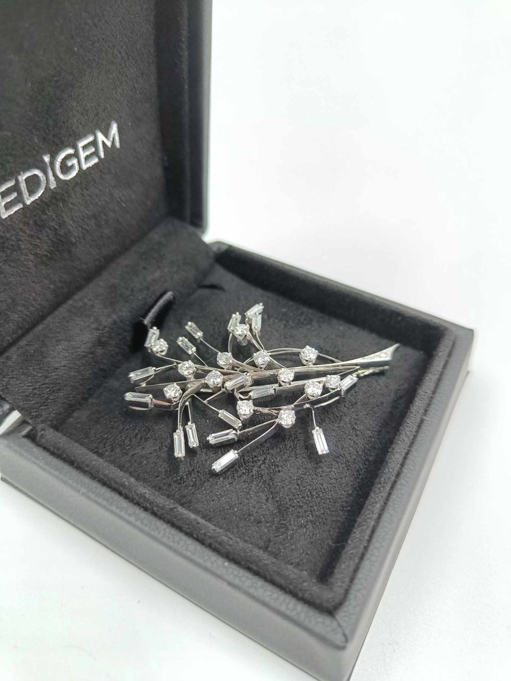 Broschen & Nadeln: DIAMANT BROSCHE IN 750 WEISSGOLD – Gebraucht aus Luzern von EdiGem 3