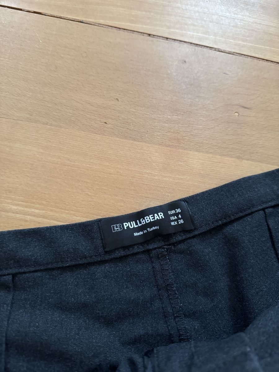 Pull&Bear Pantaloni: Pull&Bear Stoffhose Hose dunkelgrau Gr. 36 – Usato da Wittenbach venduto da Apicel 2