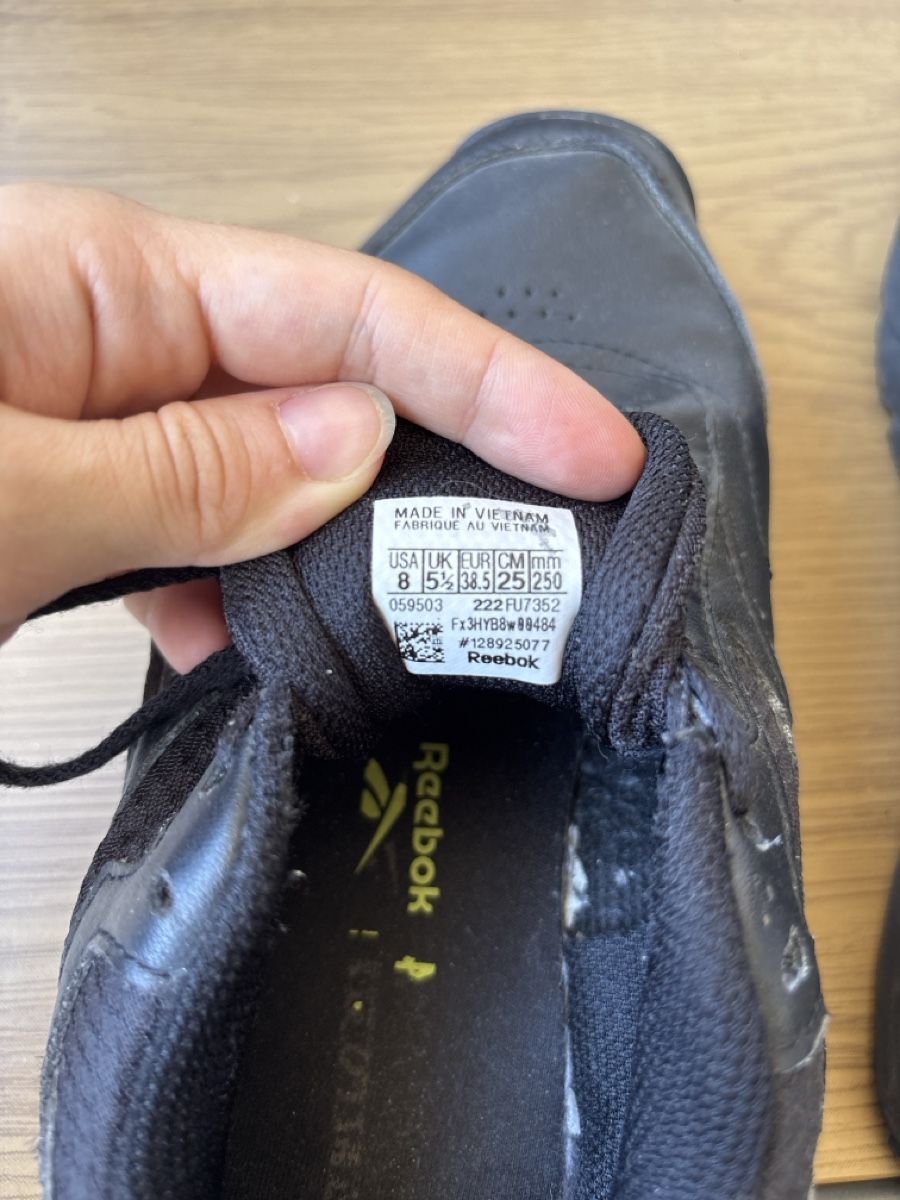 Reebok Scarpe da donna: Reebok Work Shoes Black Size 38.5 Used – Usato da Le Grand-Saconnex venduto da mar_wby6 7