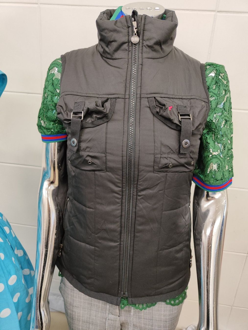 Gilet & Giacche senza maniche: Warmes Gilet Gr 170 – Usato da Langnau am Albis venduto da Judithsebi 1