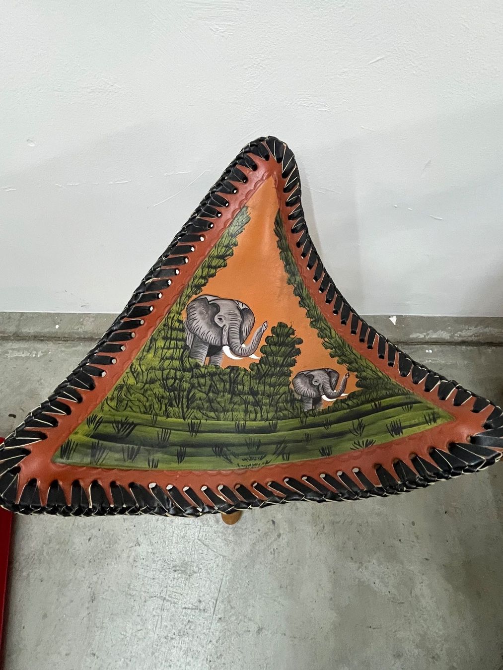 Hocker: afrikanische Dreihocker – Gebraucht aus Zürich von Levelart 4