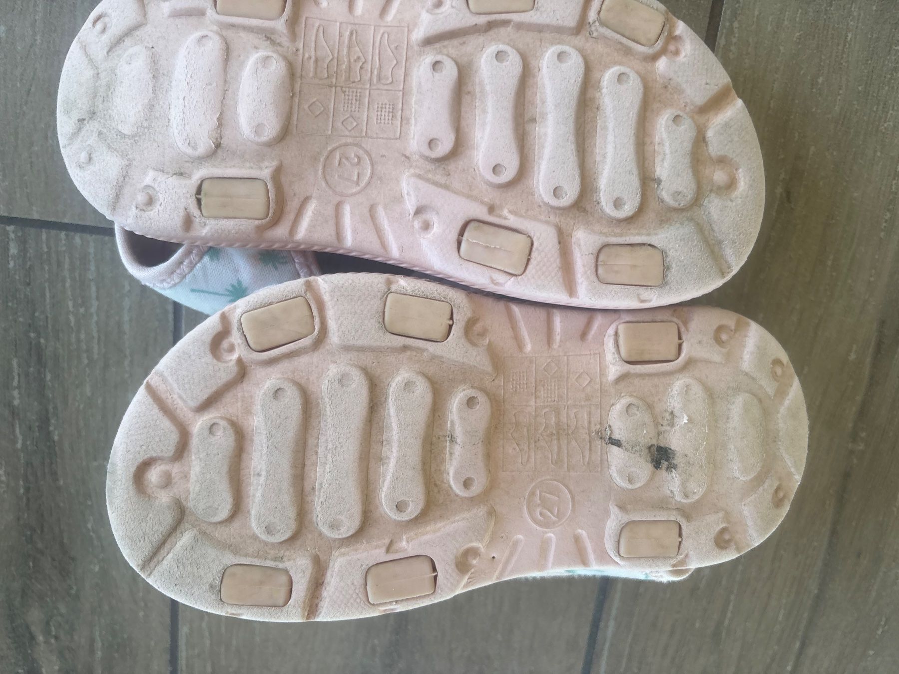 Scarpe per ragazze: 27_Badeschuhe – Usato da Versegeres venduto da kista 1