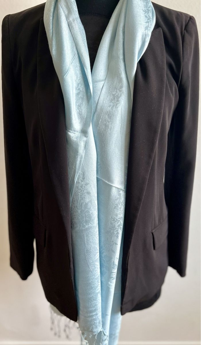 Foulards, Tücher & Schals: Echarpe 100% soie bleu clair, élégante et douce. – Neu und originalverpackt aus Coffrane von Luxary_16 3