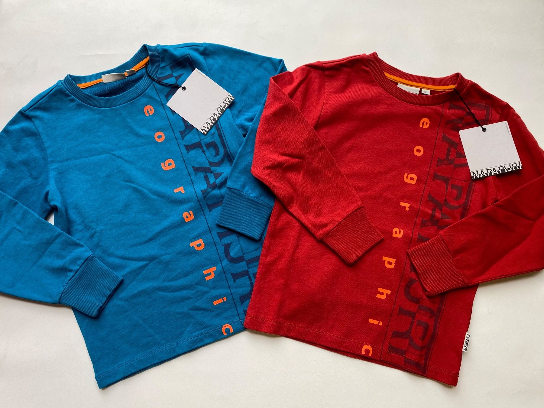 Napapijri Maglioni & Felpe: Napapijri Pull Enfants Taille 8 ans -50% – Nuovo e nell'imballaggio originale da Orbe venduto da D-stockFactory-Orbe