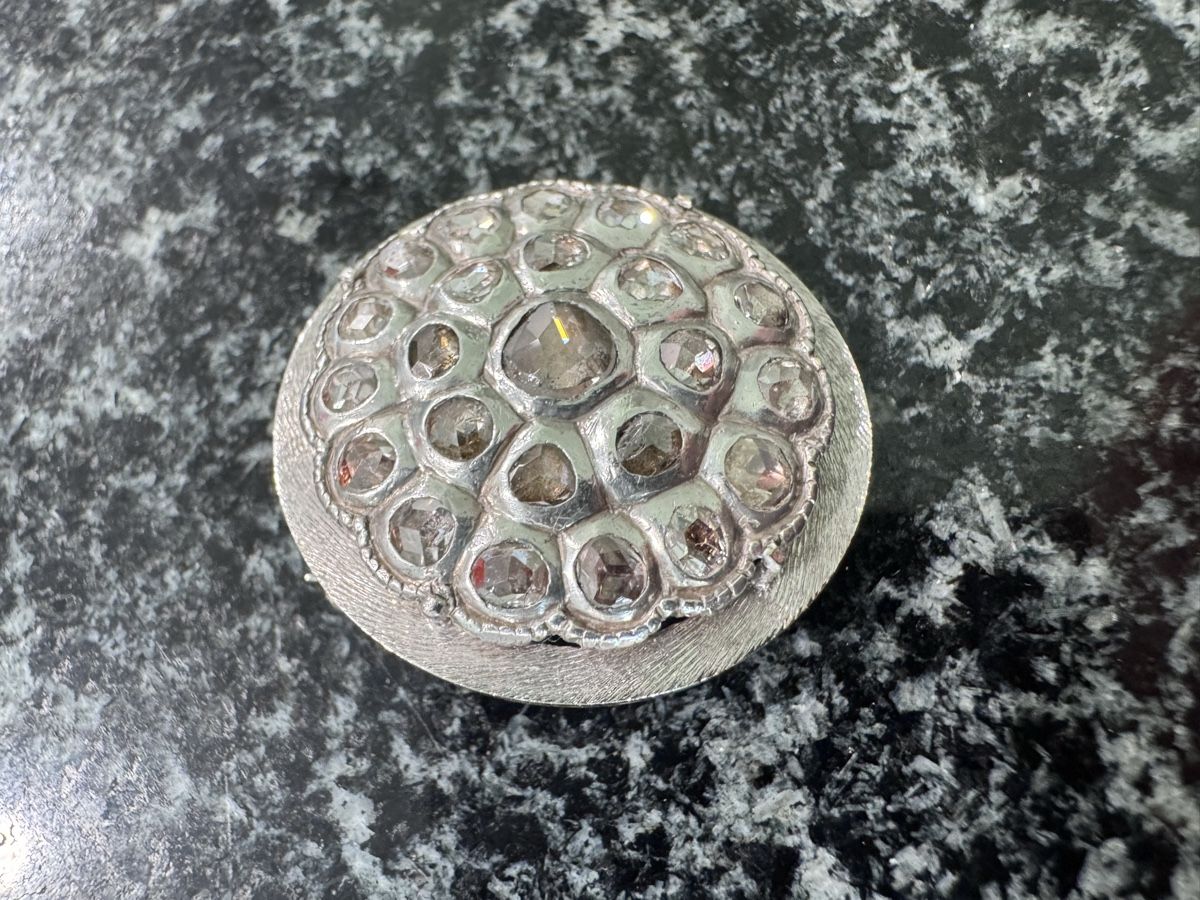 Spille & Fermagli: Brooch - 18k white gold base, silver setting, rough diamonds – Usato da Zürich venduto da 613_g8jy 1