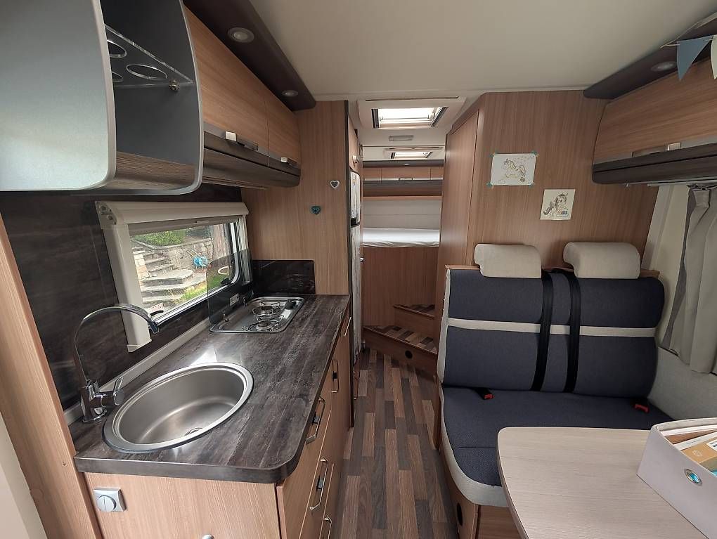 Veicoli da campeggio: Knaus Sky Traveller 650 DG – Usato da Menziken venduto da Dodinchen 3