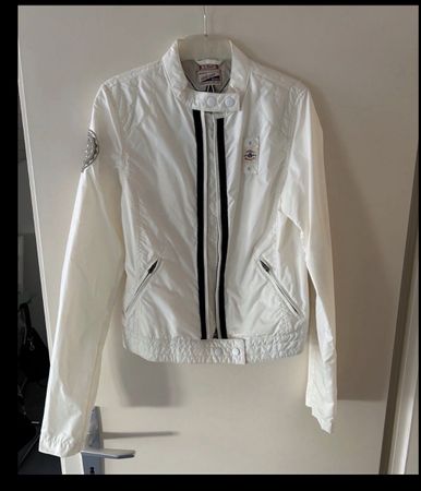 Veste Hilfiger Denim blanche, idéal pour le printemps!