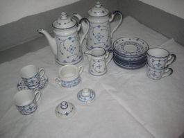 SERVIES PORZELLAN   BLAU - WEISS