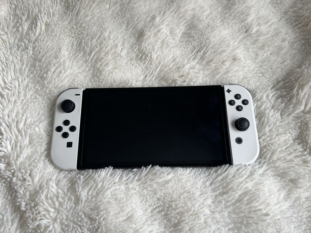 Nintendo Console: Nintendo Switch OLED, blanche - comme neuve – Nuovo (secondo la descrizione) da Corcelles NE venduto da nad_7ytv