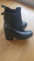 Schwarze Lederstiefeletten mit Blockabsatz, Grösse 39