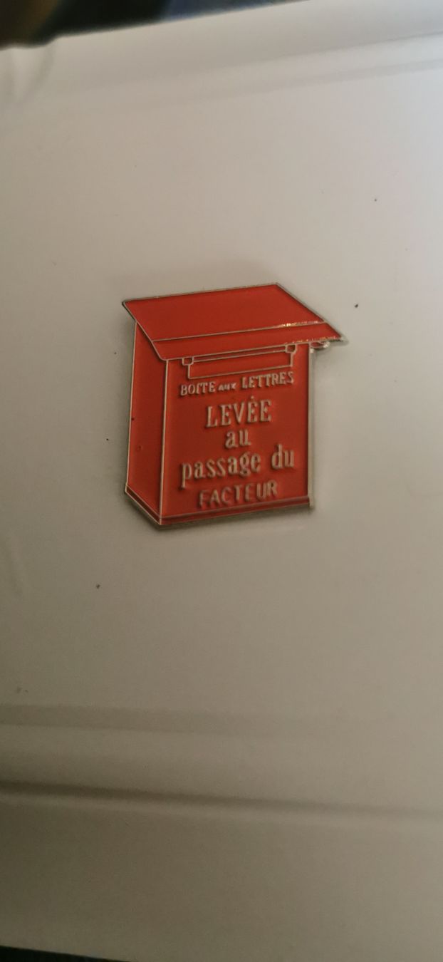 Placchette & Badge: Pin Boîte à lettres  – Usato da Genève venduto da vins50