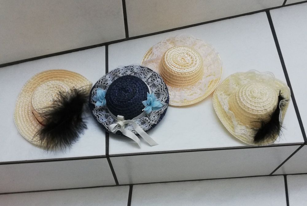 20 Stück Mini Puppenhüte - Bunte Stoffhütchen Für DIY Puppenhaus