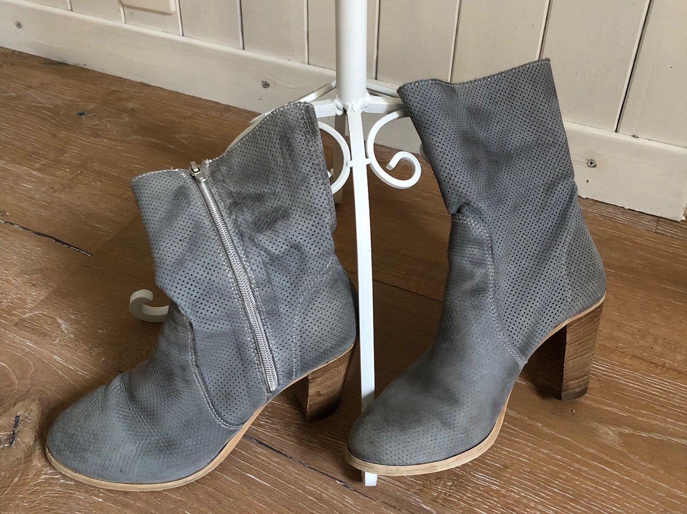 Scarpe da donna: Bottines Vera Gomma Daim gris clair 38 – Usato da Cuarnens venduto da Sandrine0110 1
