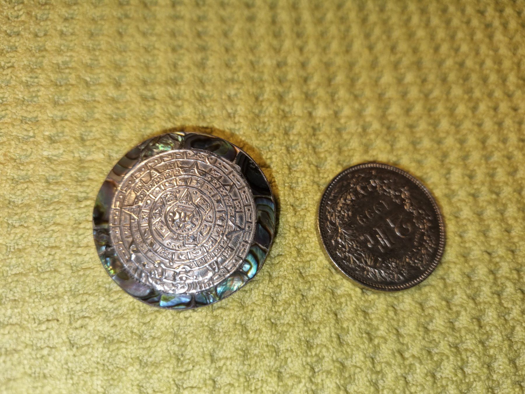 Broschen & Nadeln: Broche en argent 925 et coquillage – Gebraucht aus Fribourg von jarmilka 1