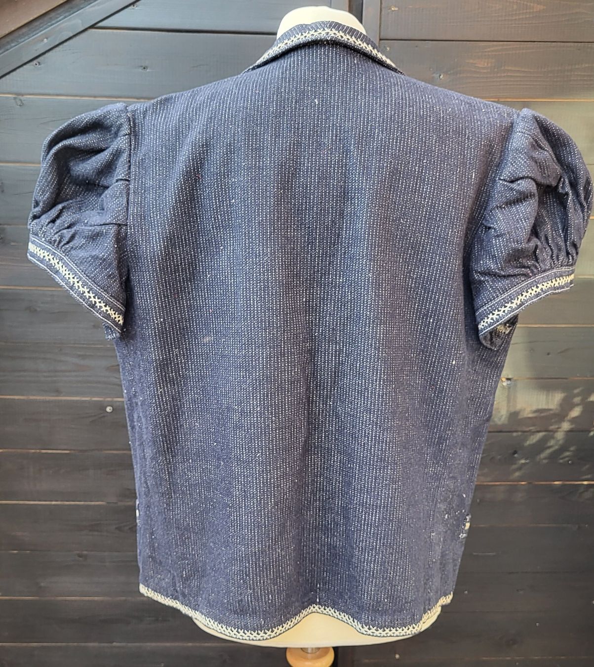 Trachtenmode: Bredzon. Gilet Armailli – Gebraucht aus Fribourg von  3