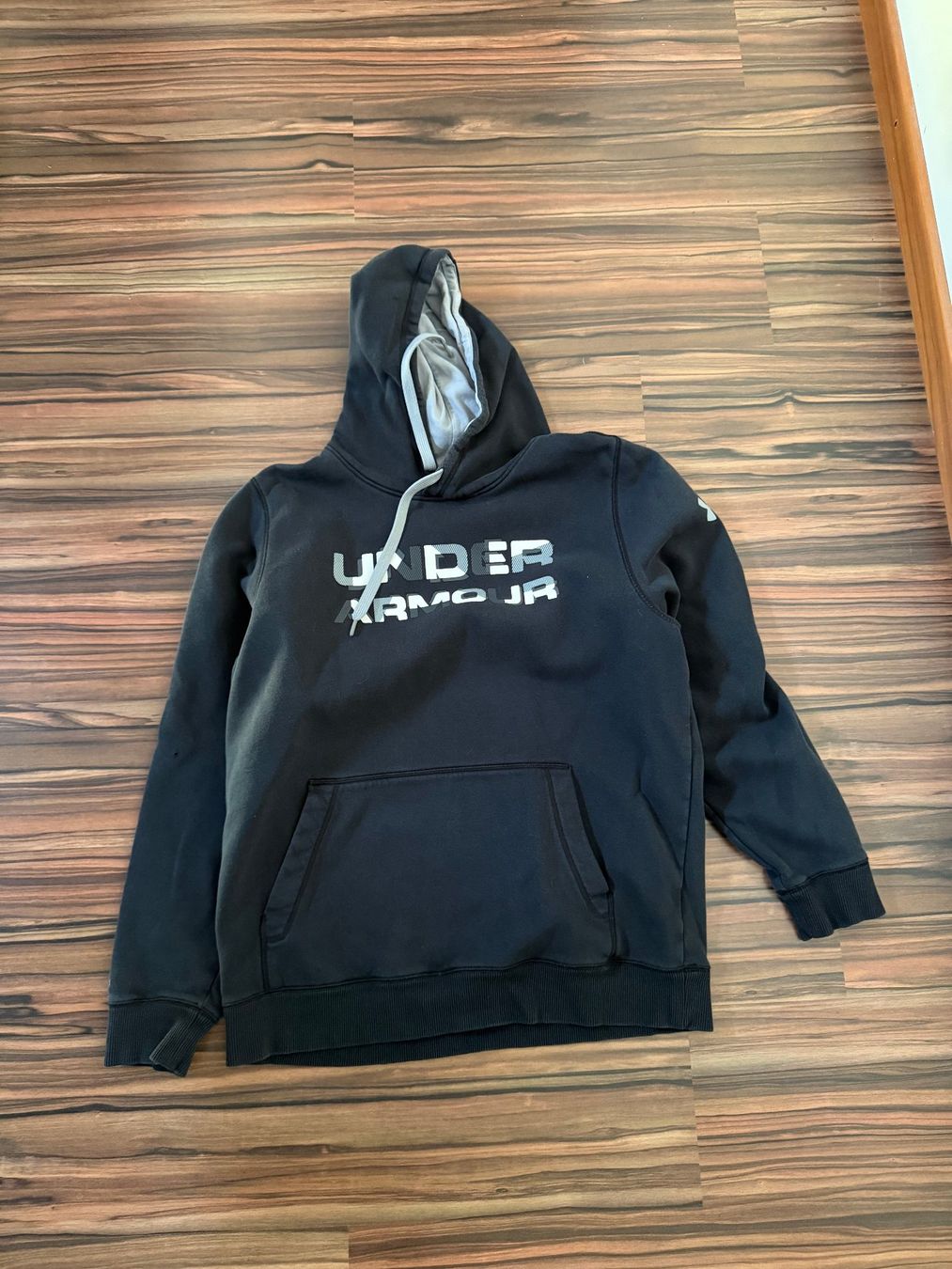 Under Armour Maglioni & Felpe: 2 Pullover von under Armour 1x L 1x XL – Usato da Zollikofen venduto da Maria_verena 1