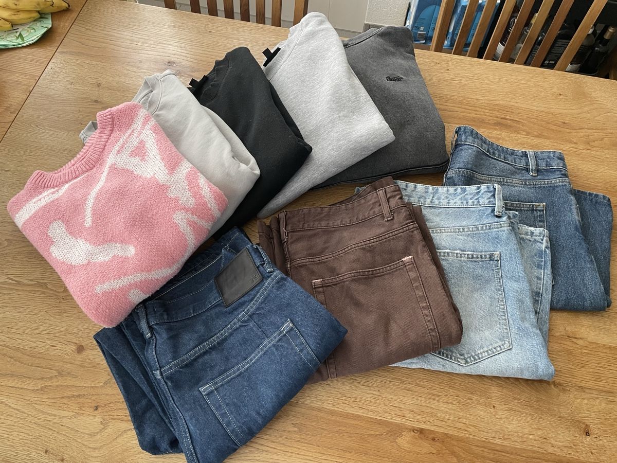 Lots de vêtements: Kleidepaket 9-teilig  – D'occasion à Zürich par piervier4