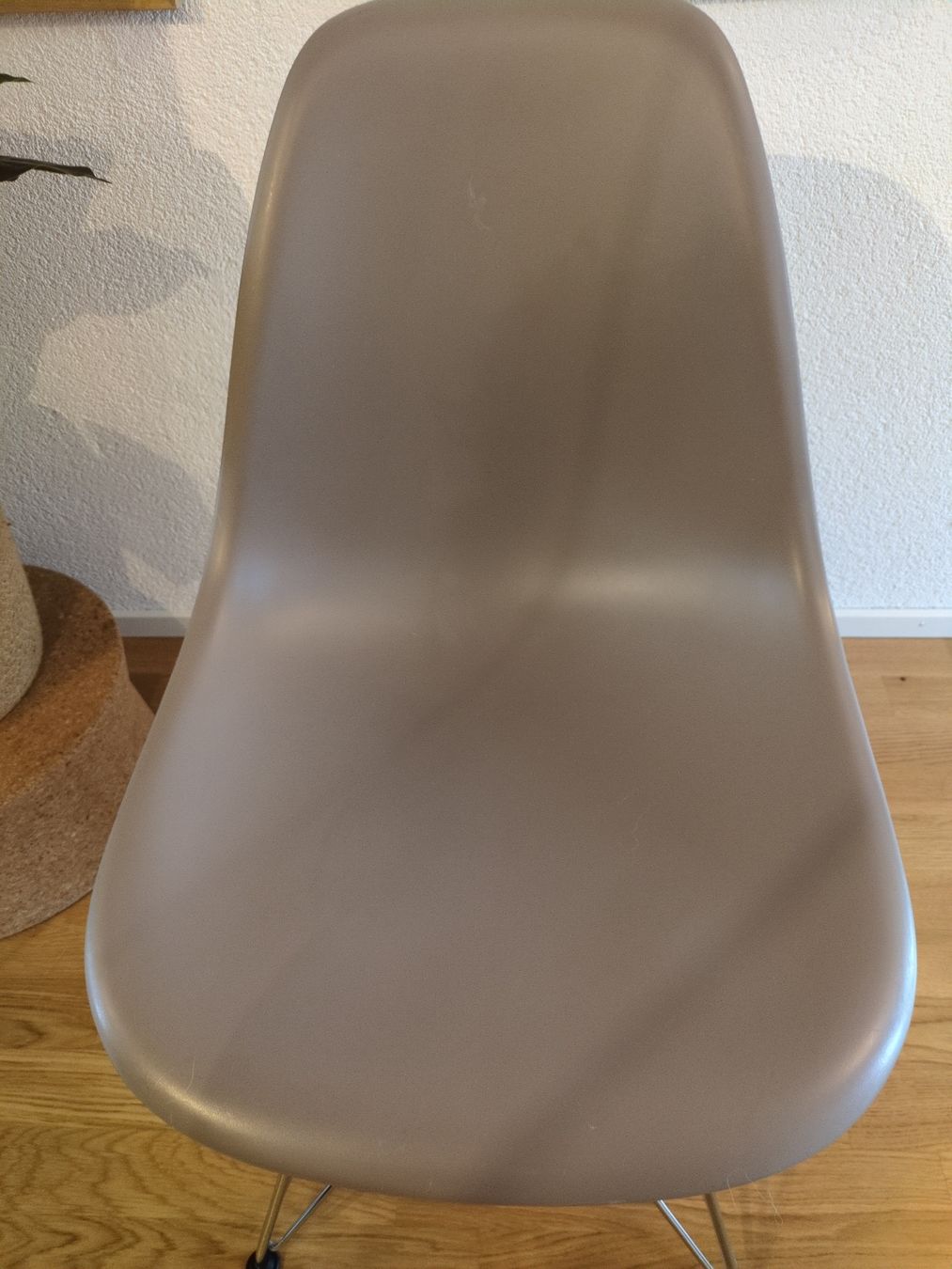 Vitra Sedie: Original Eames Plastic Side Chair DSR Farbe 23 – Usato da Horgen venduto da jen_x8fv 2
