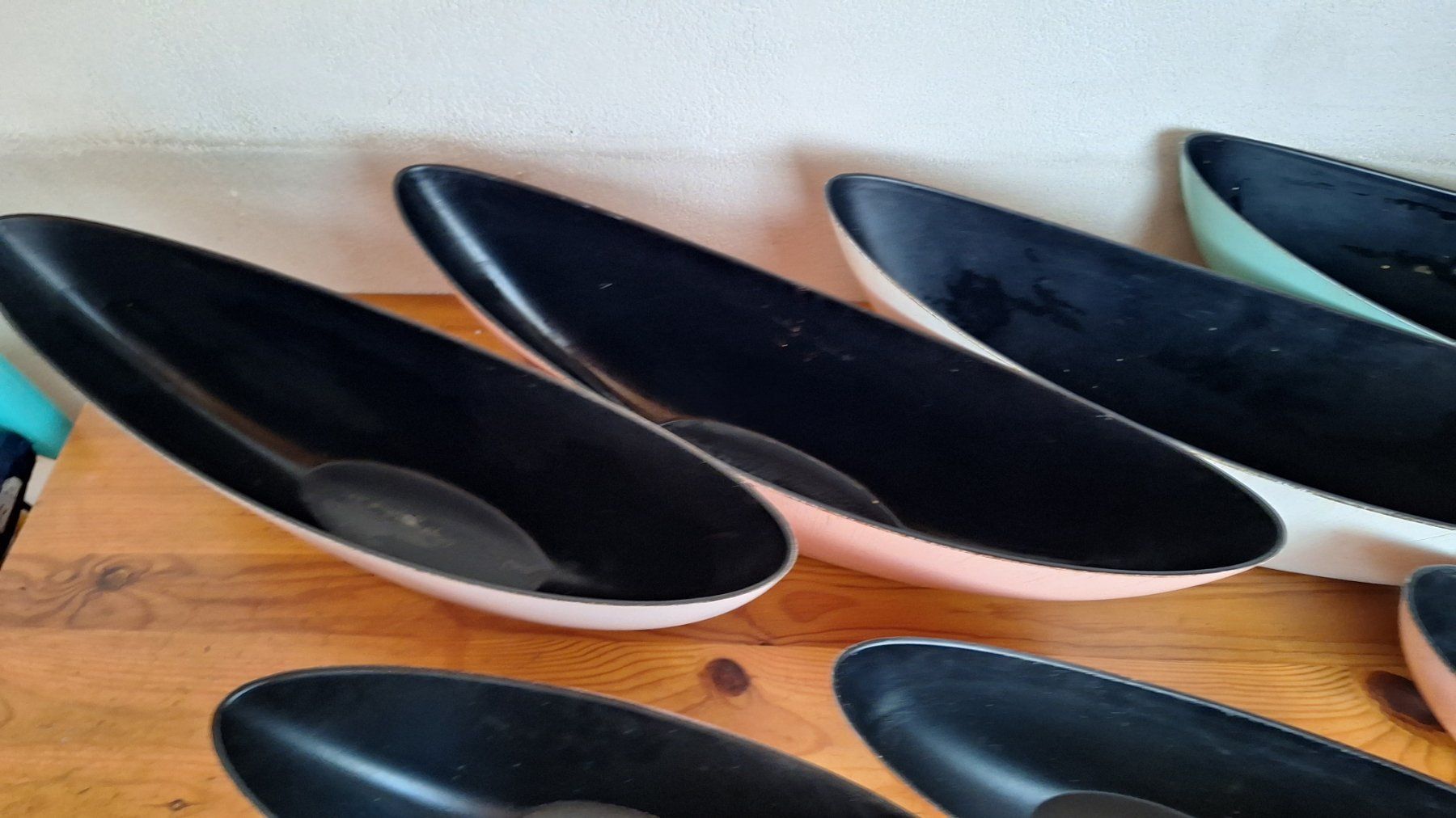 Vasi per fiori: 7 Floristik - Gefässe "Schiffchen" Kunststoff , farbig – Usato da Arlesheim venduto da shopradl 3