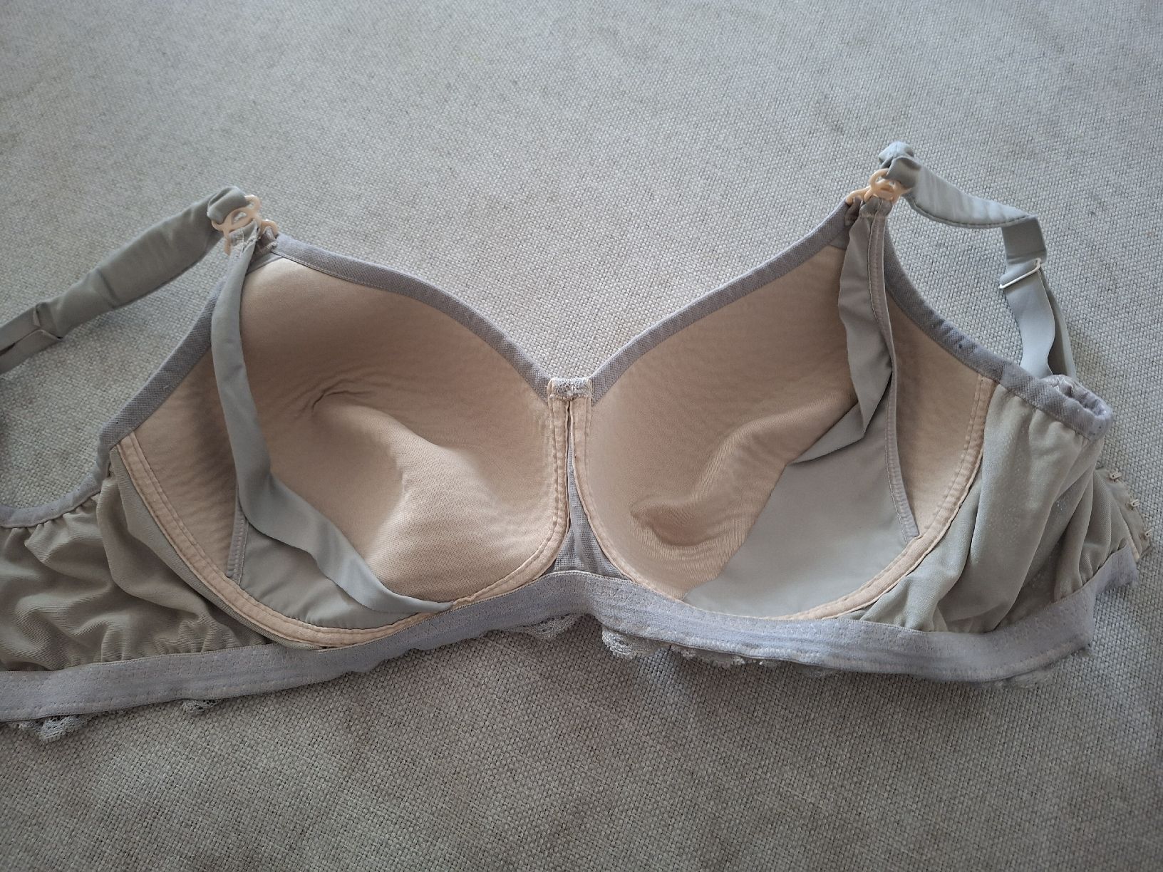 Autres dessous: Still BH Cup E Beige Grau Spitze – D'occasion à Triesenberg par Anastasia26 3