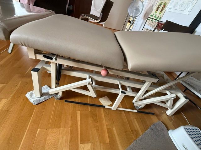 Fauteuils de soin: Table de soin professionnelle – D'occasion à Enges par cordec 3
