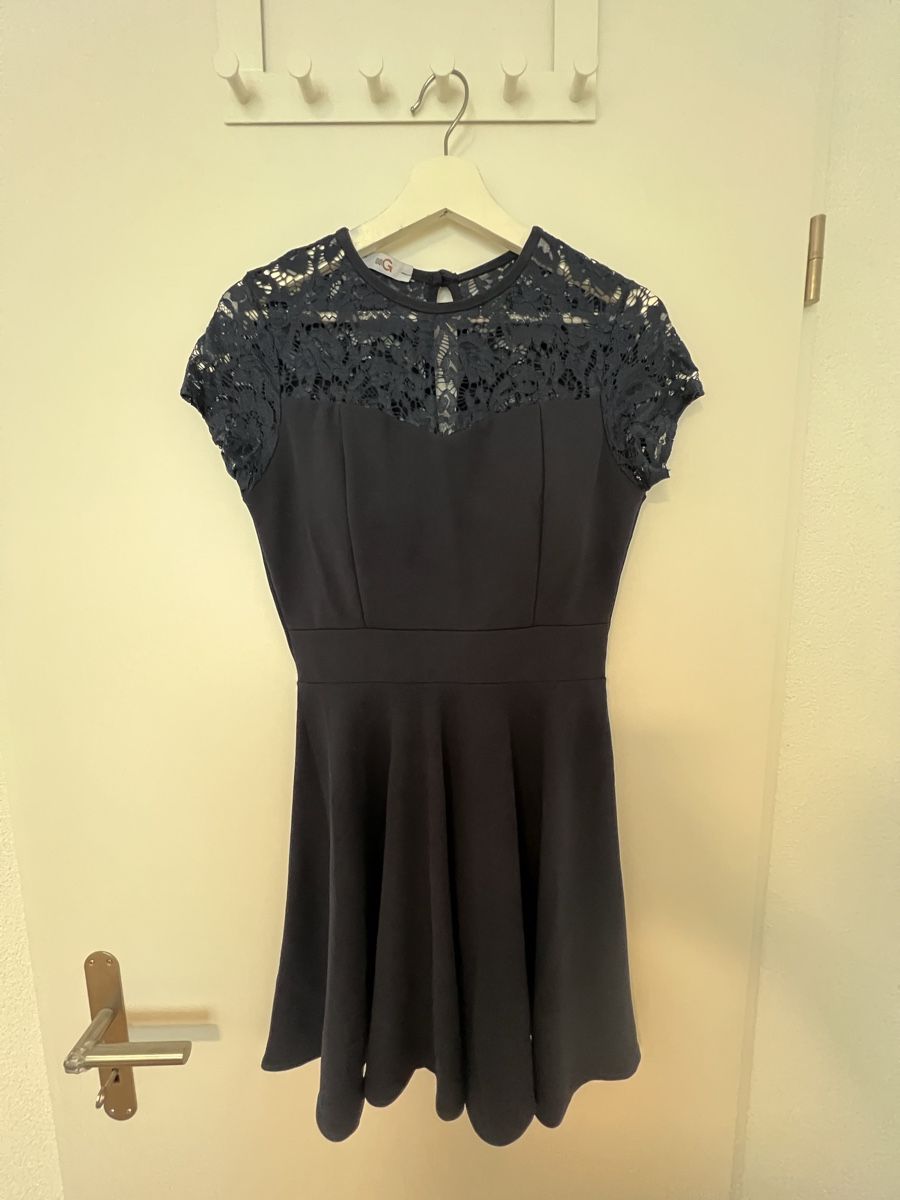 Wal G. Robes: WAL G Minikleid mit Spitze – D'occasion à Biel/Bienne par PIP2530