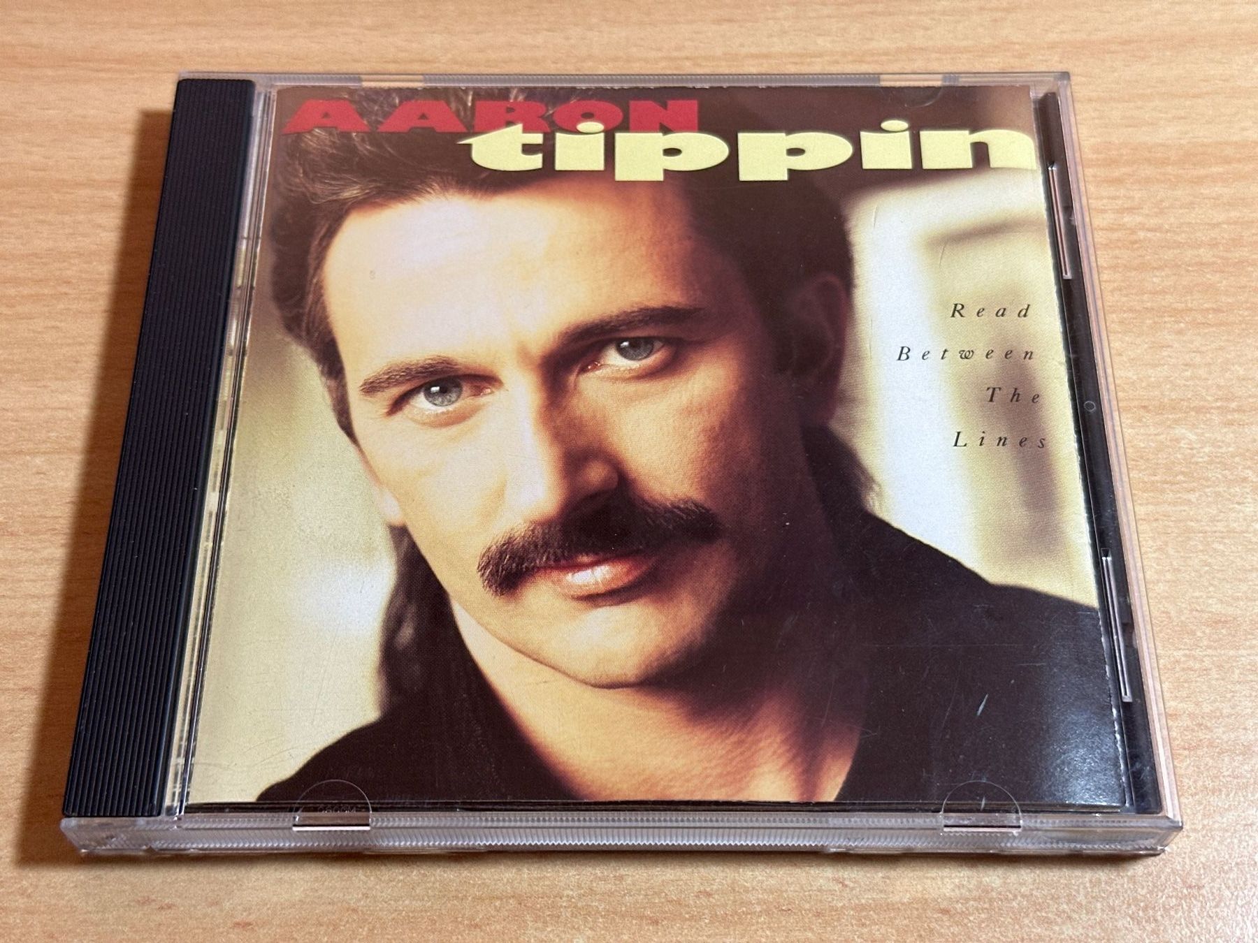 CD: Aaron Tippin – Read Between The Lines – Usato da Rikon im Tösstal venduto da Alpenmutz
