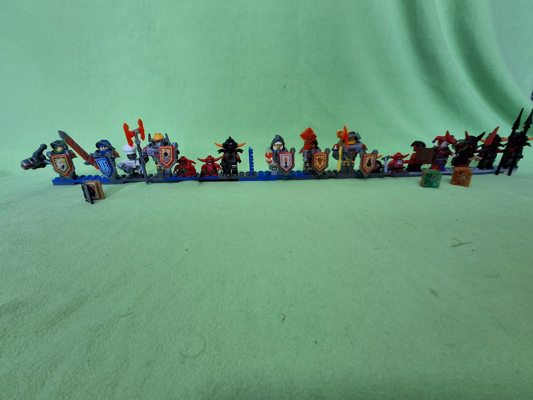 Lego Spielzeuge: Lego Nexo Knights 70323+70317 – Gebraucht aus Grenilles von pattes-blanches 1