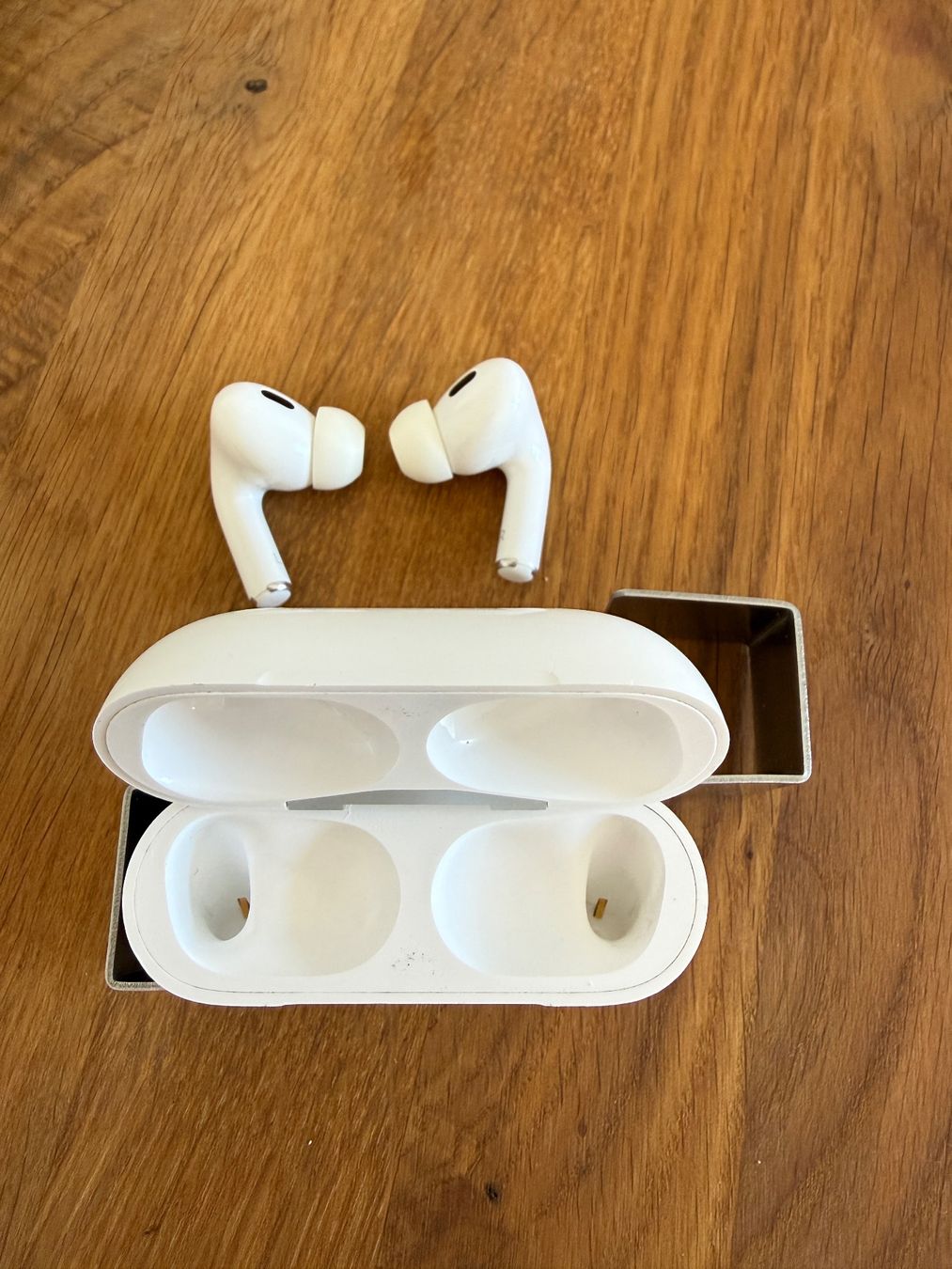 Apple Cuffie: APPLE AirPods Pro 2 (USB-C) – Usato da Lausanne venduto da Nine1982 1