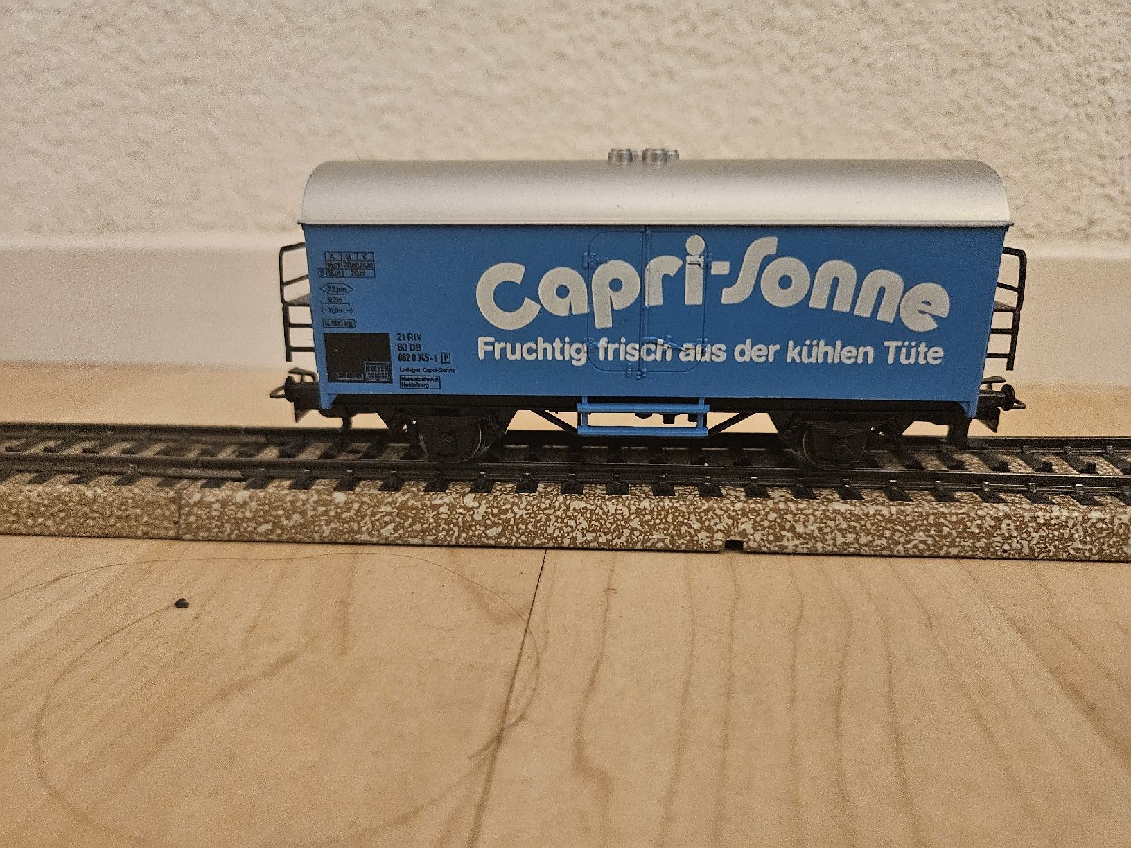Märklin Modellini di ferrovie: Märklin Kühlwagen "Capri-Sonne" – Usato da Jonen venduto da Airspeed