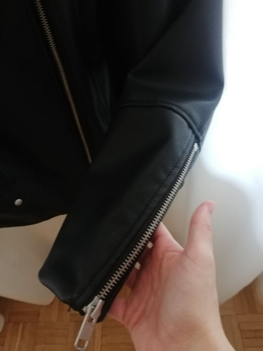 H&M Giacche: Faux Leather Oversized Black Biker Jacket from H&M – Nuovo (secondo la descrizione) da Genève venduto da ana_rocha 4
