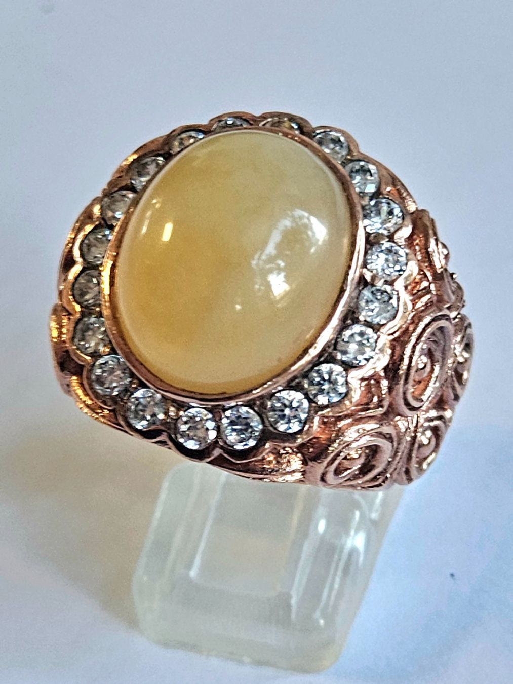 Bagues: Ring mit hellem Cabochon Jade – Neuf (Voir description) à Zürich par adriben 8