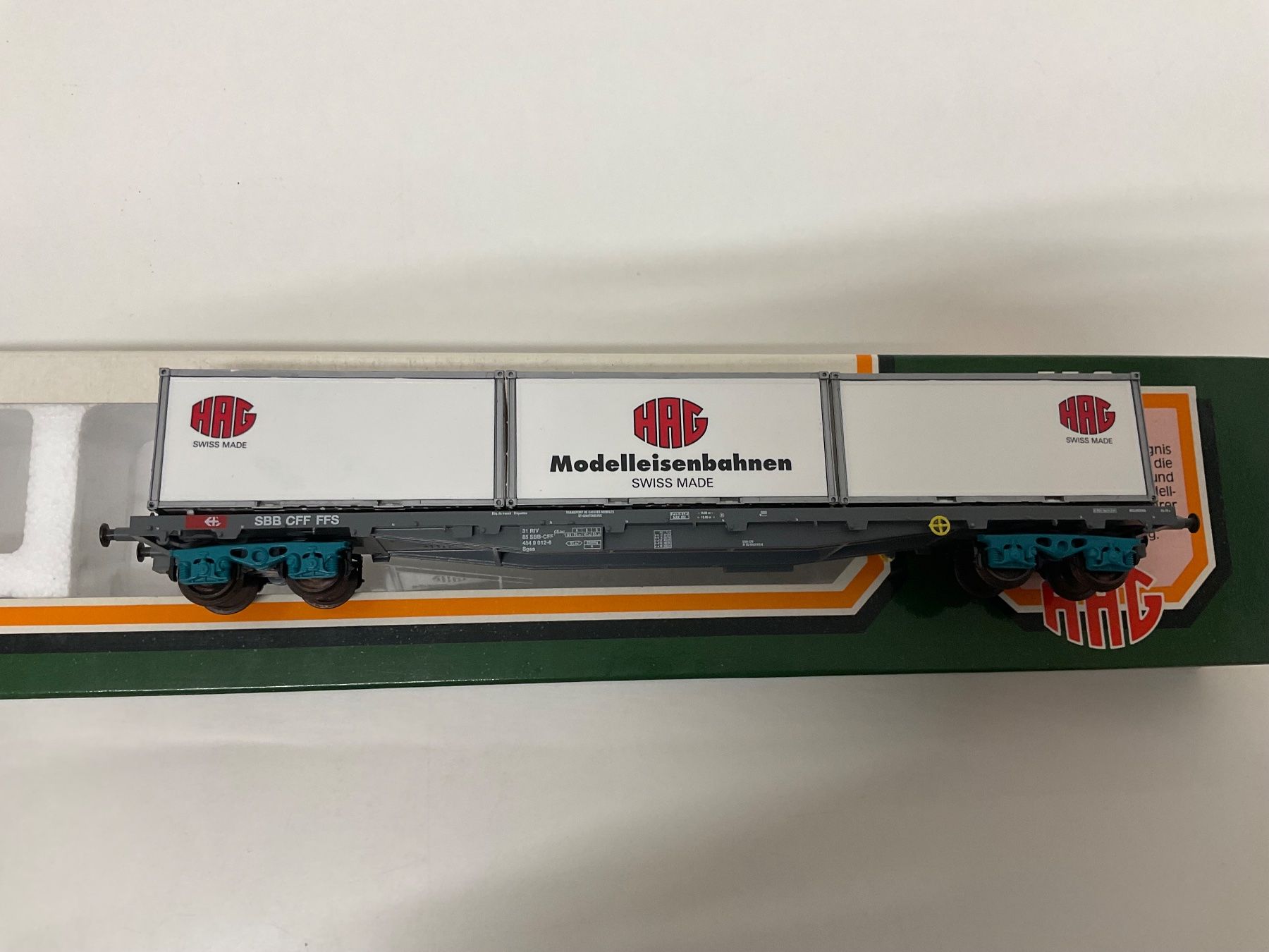 Hag Modellini di ferrovie: HAG AC, Güterwagen mit Container,  Verpackung falsch, Besp. – Usato da Chur venduto da Chur75 4