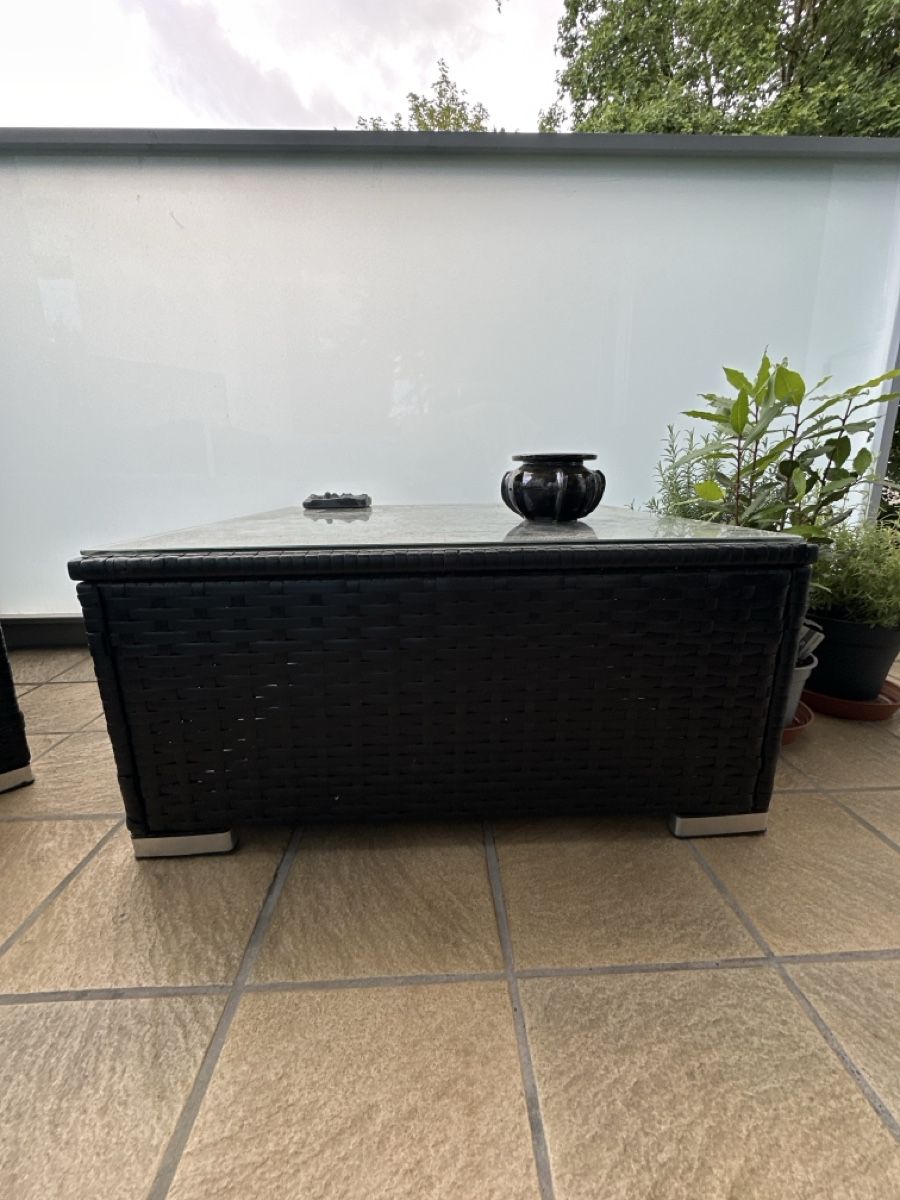 Divani: Outdoor Lounge Set aus Polyrattan mit Glastisch – Usato da Bassersdorf venduto da WayanMartin13 2