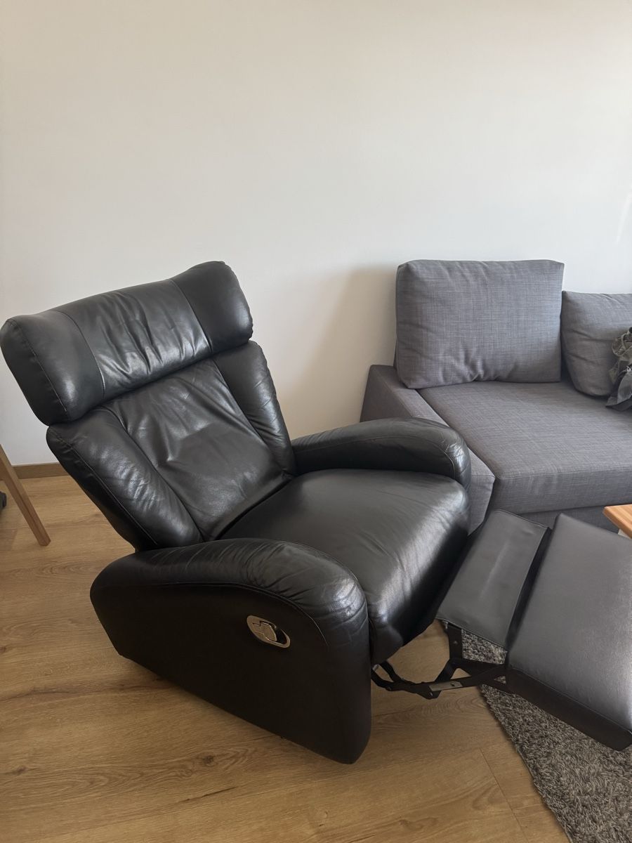Poltrone: Sessel Leder schwarz mit Fussauflage – Usato da Uster venduto da pat_5cbf 5