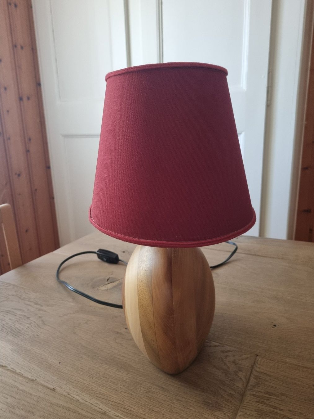 Lampade: Lampe de table, pied en bois massif – Usato da Lavey-les-Bains venduto da Etre-Ange 2