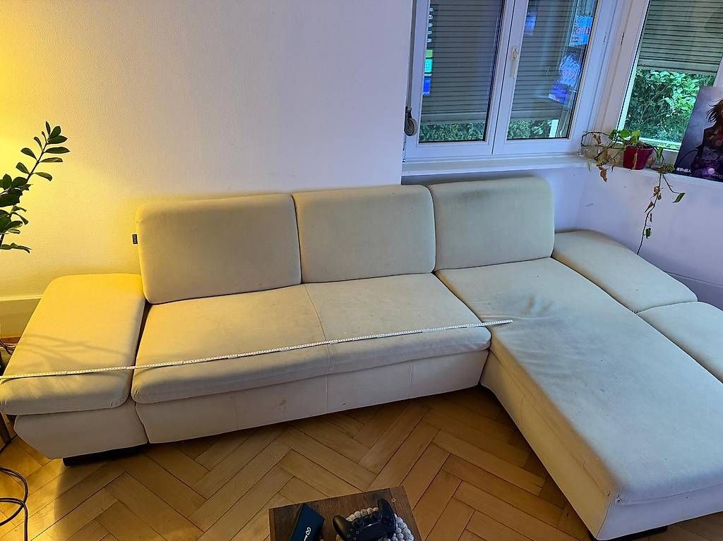 Divani:  Ecksofa / L-Sofa cremeweiß  gratis / (Gebrauchsspuren) – Usato da Kreuzlingen venduto da DarthDumbledore