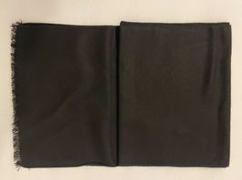 Schwarzer Schal, neu, ungetragen, originalverpackt