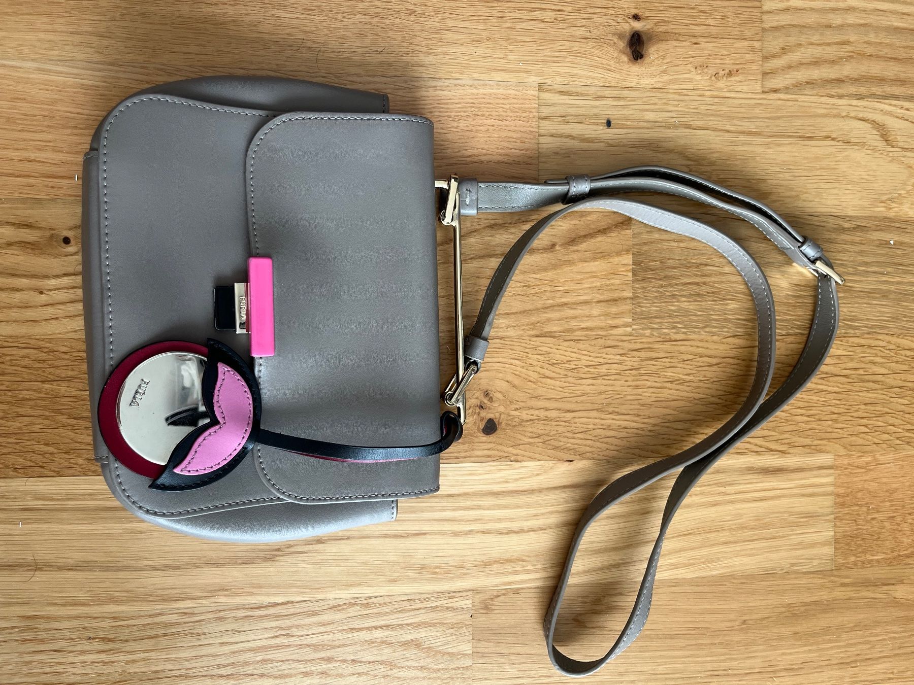 Furla Borse da donna: Furla Umhängetasche Grau – Usato da Uster venduto da alexandraklopfer