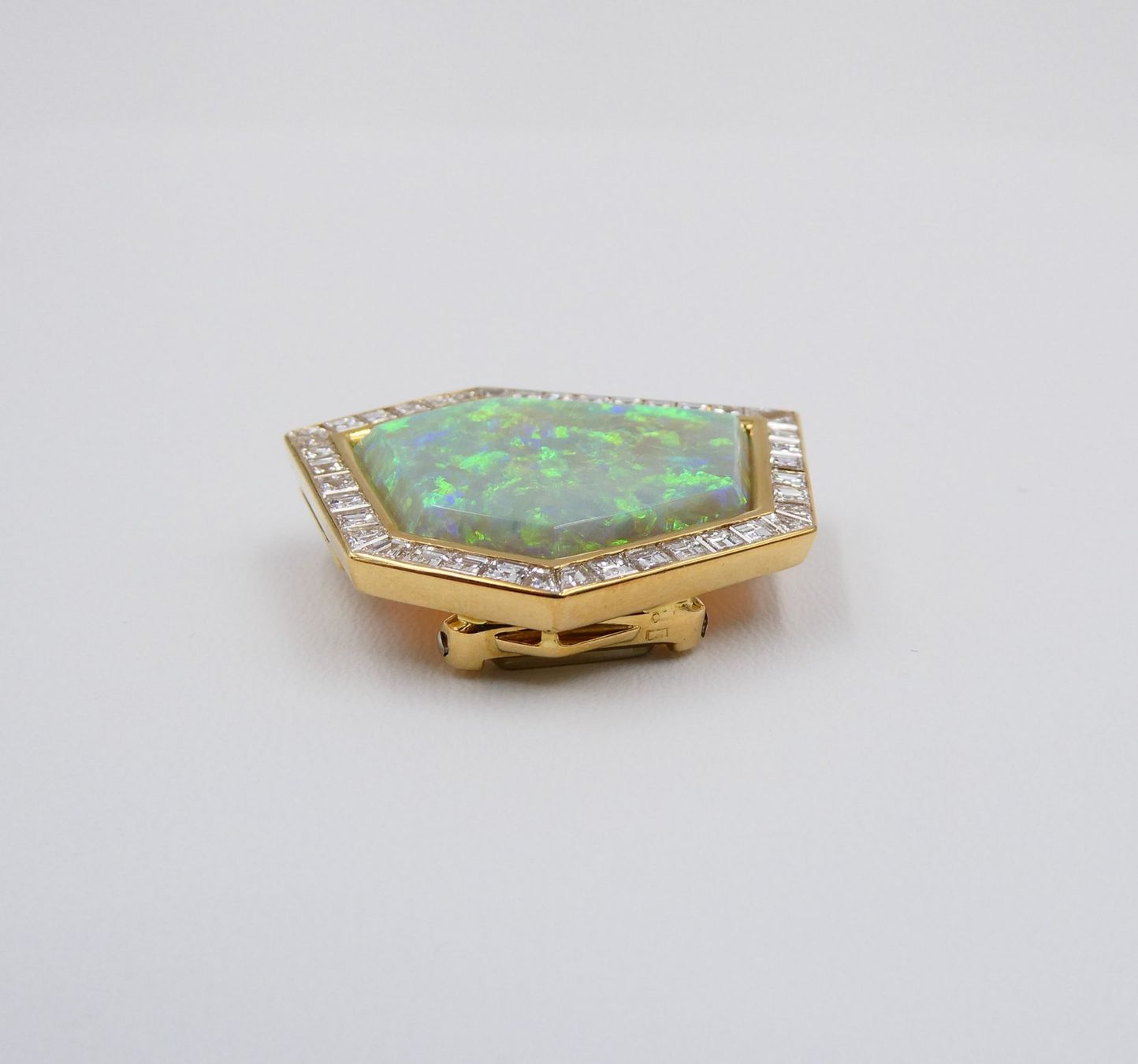 Spille & Fermagli: BROSCHE MIT EINEM OPAL, EINGERAHMT IN DIAMANTEN – Usato da Luzern venduto da EdiGem 3