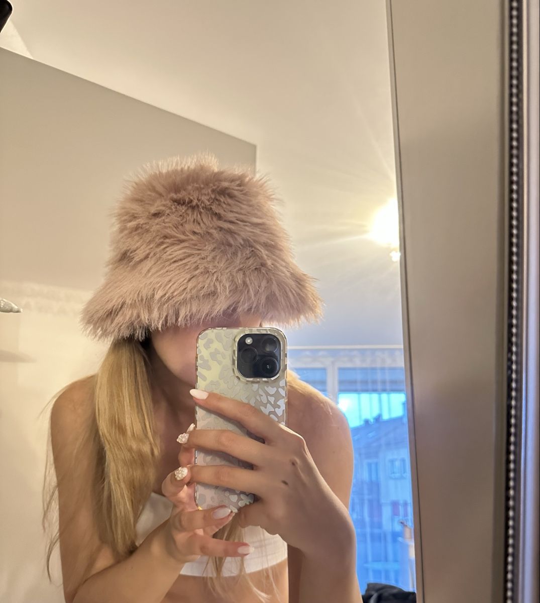 H&M Copricapi, berretti & cappellini: H&M flauschiger Bucket hat – Nuovo (secondo la descrizione) da Glattbrugg venduto da reni_dbr