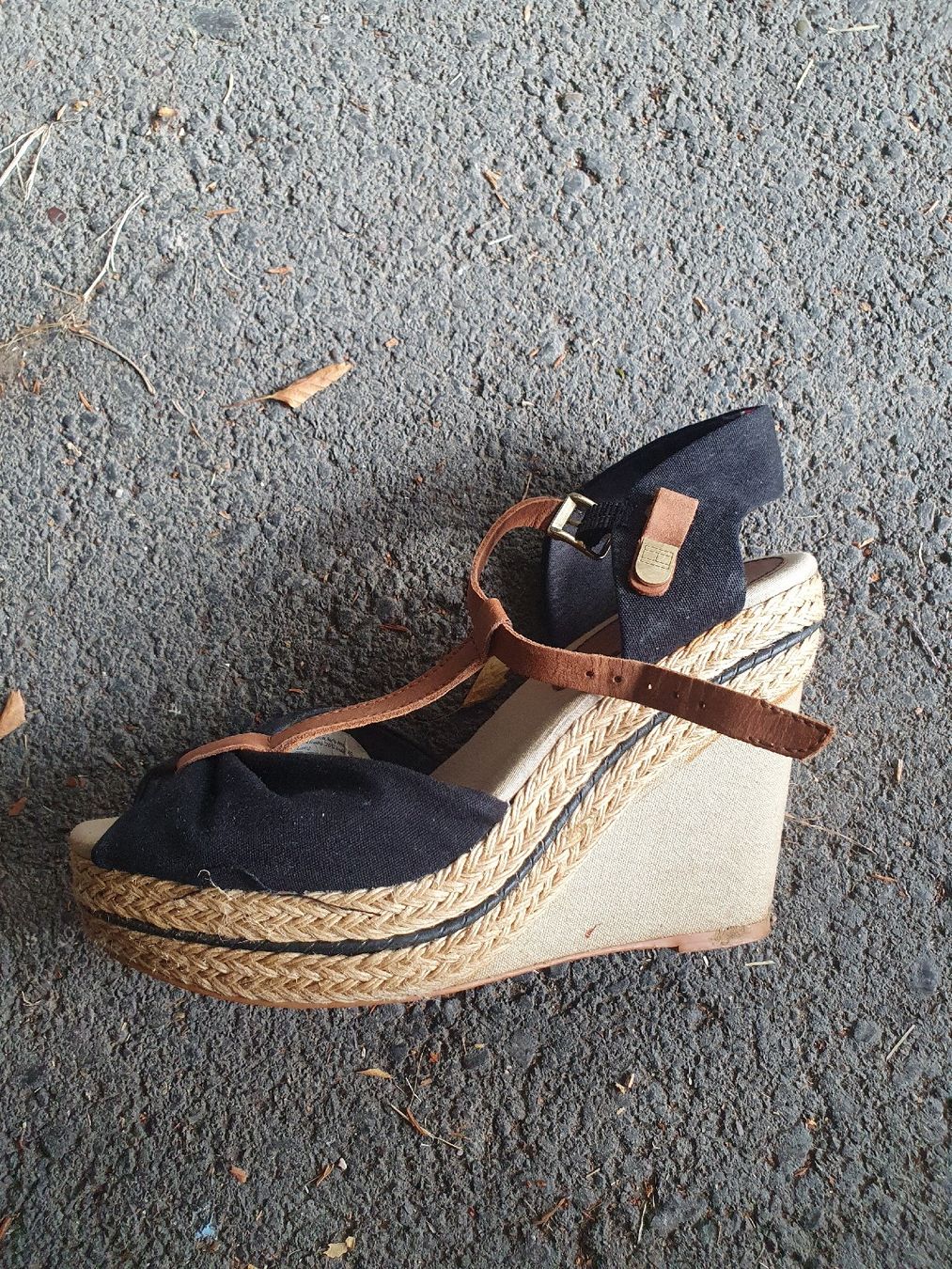 Tommy Hilfiger Damenschuhe: sandales compensées – Gebraucht aus Courtételle von ano_kdt7
