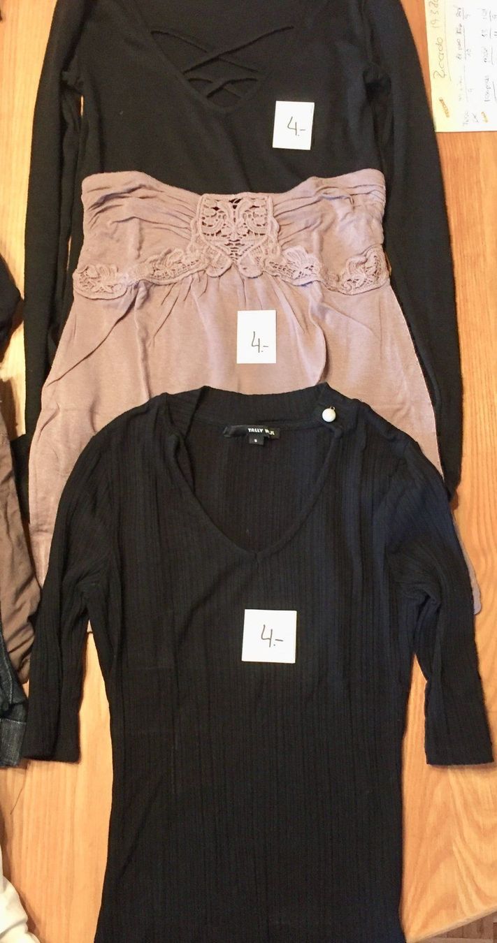 Lotti di vestiti: Damenkleidung – Usato da Balsthal venduto da dasesaro