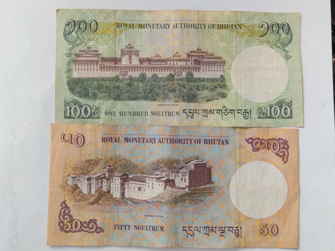 Banknoten: Bhutan 2 banknotes,delivery mi September – Gebraucht aus Porrentruy von jmbechir 1