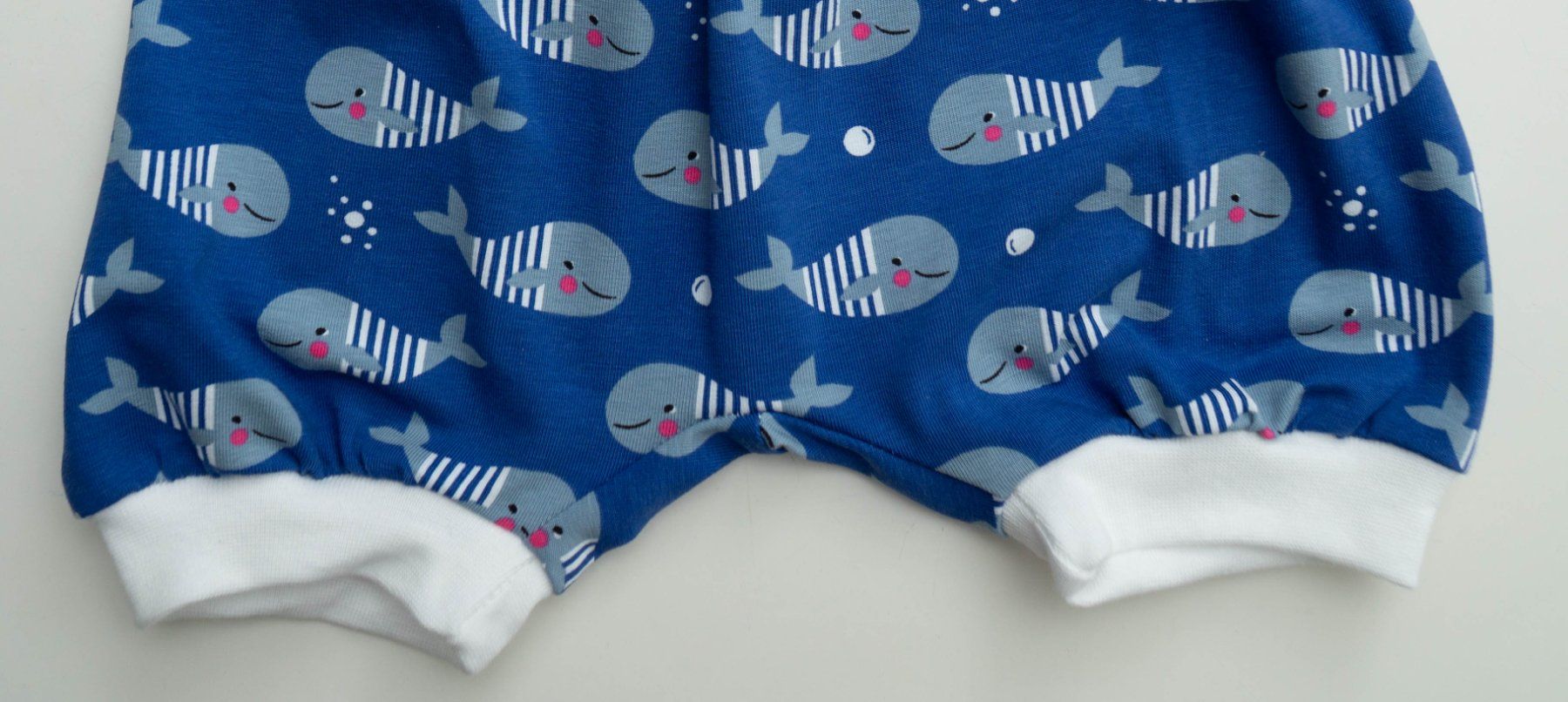 Pantaloni: Kurze Pumphose mit Wale Gr.74/80 - NEU – Nuovo e nell'imballaggio originale da Zürich venduto da sambaum 1