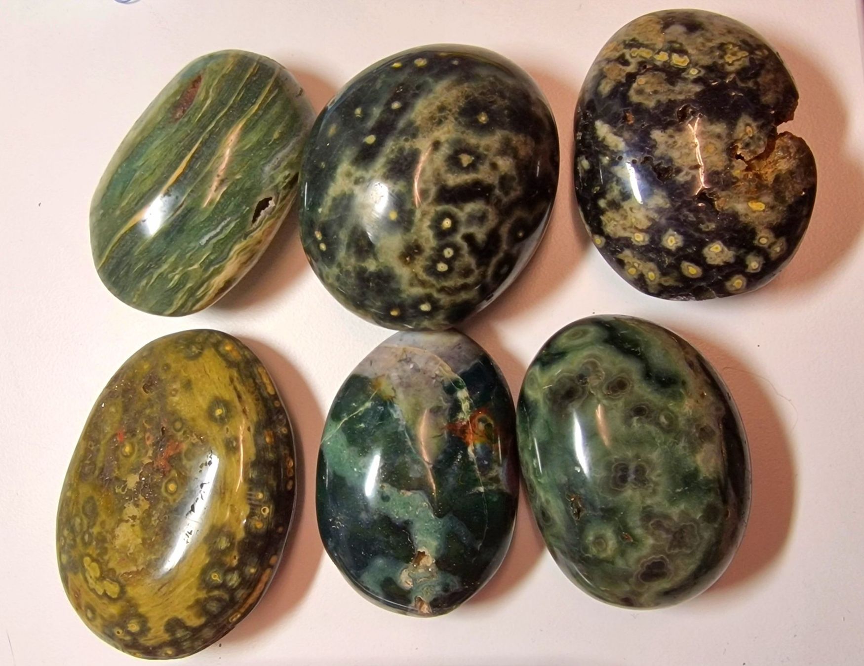 Minerali & Pietre curative: 6 Regenwaldjaspis Handschmeichler 557g – Nuovo (secondo la descrizione) da Matzingen venduto da Shay_Crystalz