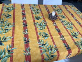 Schönes fröhliches Tischtuch mit oliven Decor 109x150cm