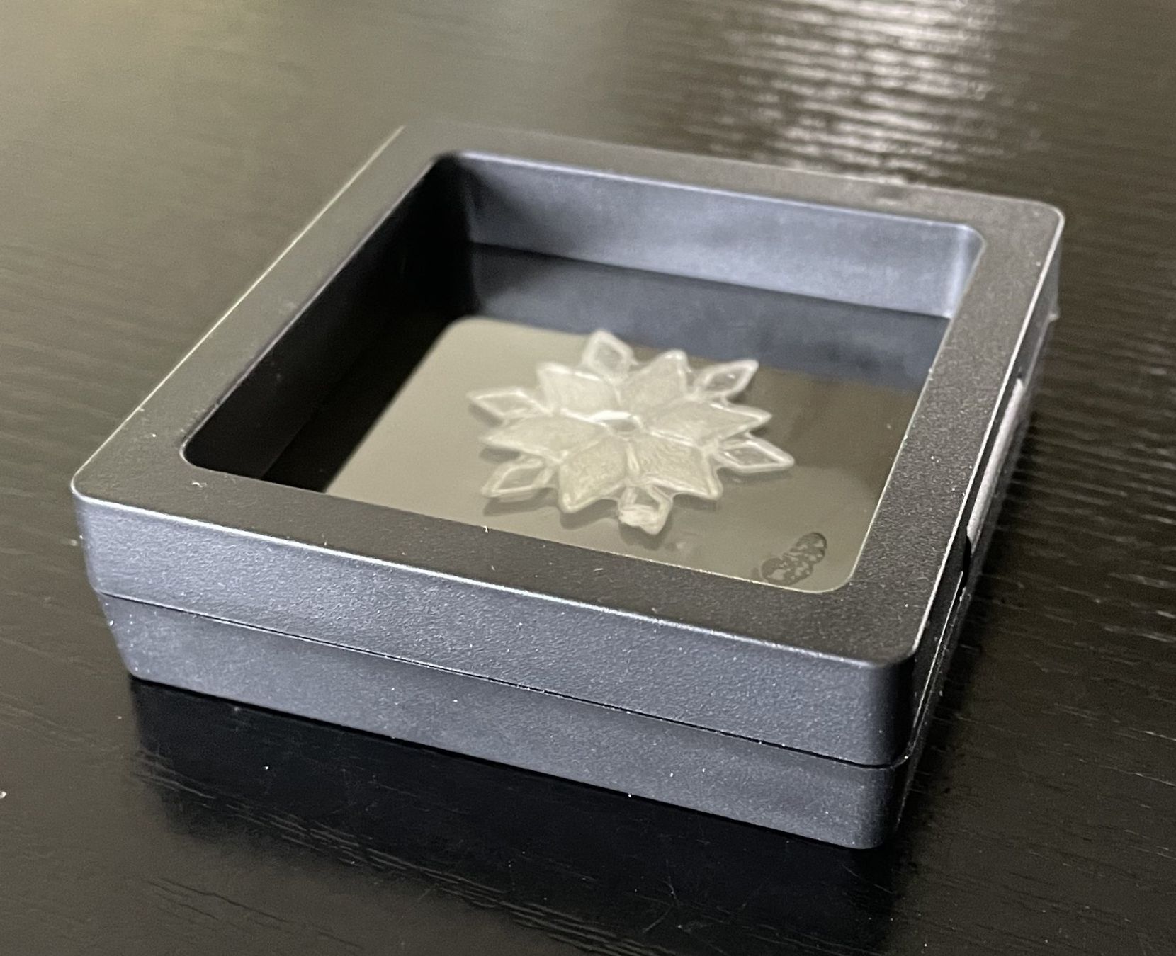 Tutte le decorazioni: Eiskristall Schneeflocke in Displaybox Geschenk Deko – Usato da Oftringen venduto da allesmeins 7